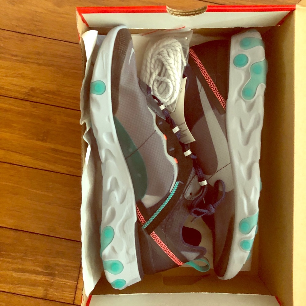 NIKE REACT ELEMENT 87 sz11